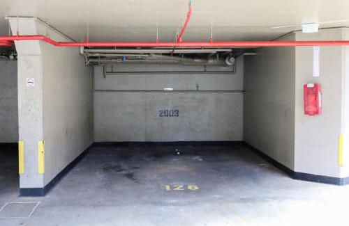 Waikiki Apartment | Oceanview Freshly Renovated Free Parking WiFi