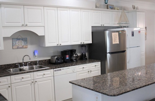 Ash House | OCEANVIEW retreat in Cherry Grove, N. Myrtle Beach. With 8 bedrooms and pool/hot tub