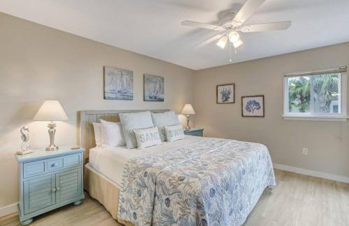 Fernandina Beach House | Oceanview Sand Dollar Villas Condo - Balcony - Pool