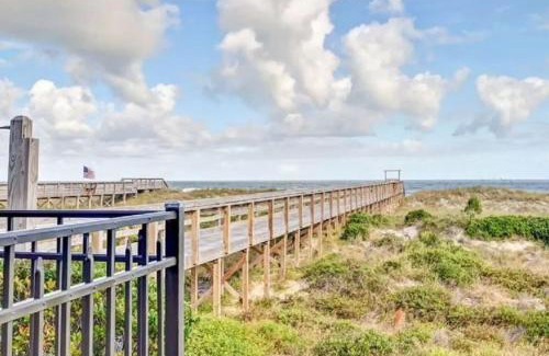 Fernandina Beach House | Oceanview Sand Dollar Villas Condo - Balcony - Pool