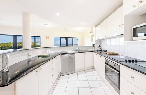 Darwin City Centre Apartment | Oceanview Tropical A Top End Poolside Oasis