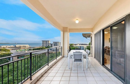 Darwin City Centre Apartment | Oceanview Tropical A Top End Poolside Oasis