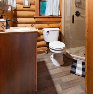 Benton House | Ocoee Cabin Beautiful Cabin On The River's Edge