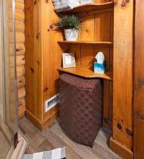 Benton House | Ocoee Cabin Beautiful Cabin On The River's Edge