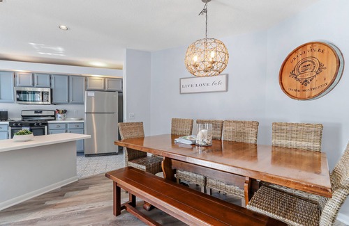 Fontana House | Oct 24-26 Discount Available in Abbey Springs!