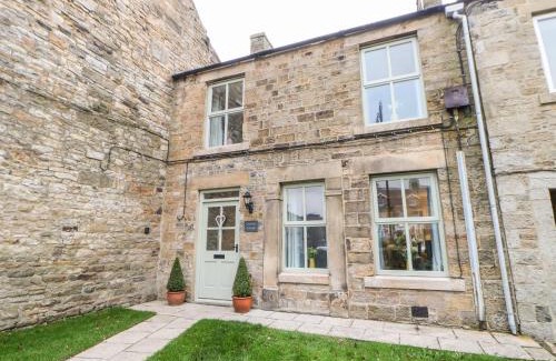 Barnard Castle House | October Cottage
