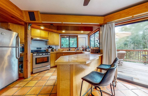 Timber Cove House | Off-the-grid tower retreat with private hot tub & scenic deck - dog-friendly