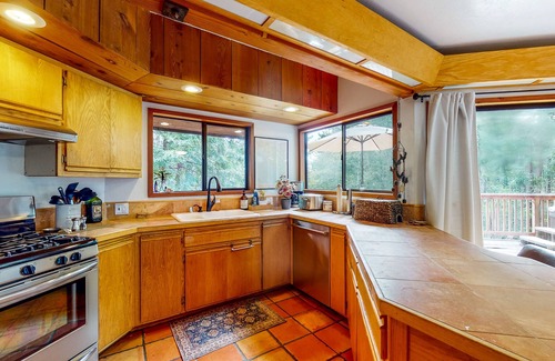 Timber Cove House | Off-the-grid tower retreat with private hot tub & scenic deck - dog-friendly