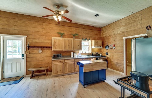 Sycamore Valley Cabin | Ohio Hunter’s Cabin w/Pond Access: Pets Welcome!