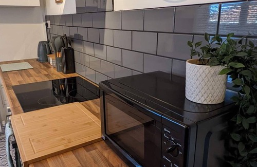 Worksop House | OJ's Spacious Terrace by Clumber Park & Van Dyk's