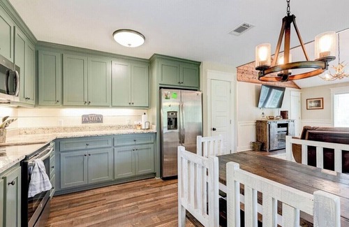 Collins Cabin | Okatoma River Cabin/Convenient Location