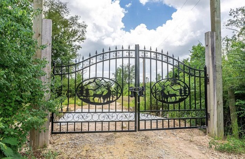 Collins Cabin | Okatoma River Cabin/Convenient Location