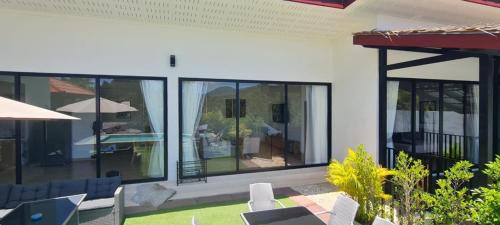 Haad Pleayleam Villa | Okian Villa - Mountain View and Privacy -