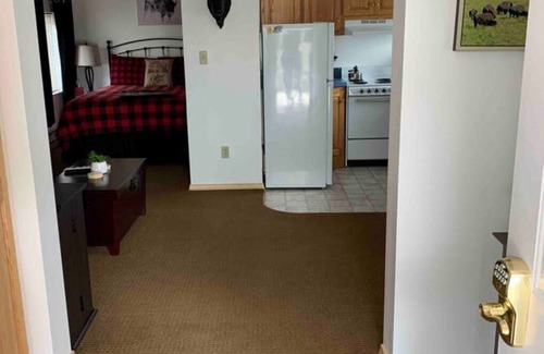 West Yellowstone Cabin | Ol’ Cabin No. 12 - Cozy Updated Cabin perfect for 2