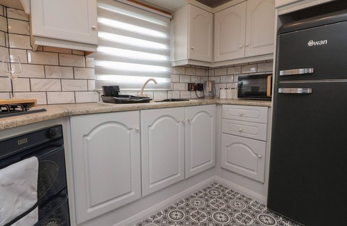 Pilling House | OLD BELL FARM, character holiday cottage, with open fire in Pilling