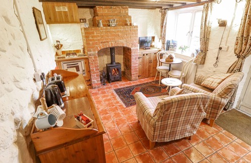 Market Rasen Cottage | OLD BLACKSMITHS COTTAGE, pet friendly, with a garden in Market Rasen