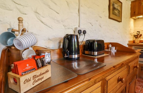 Market Rasen Cottage | OLD BLACKSMITHS COTTAGE, pet friendly, with a garden in Market Rasen