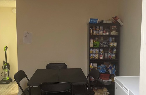 St. Andrews Apartment | Old but classy 2-bedroom apartment in charming Columbia with AC, WiFi