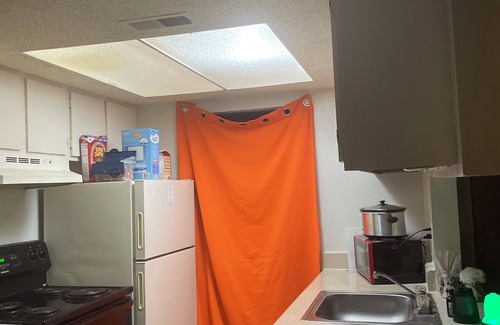 St. Andrews Apartment | Old but classy 2-bedroom apartment in charming Columbia with AC, WiFi