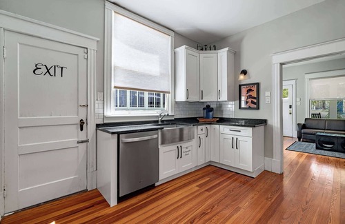 Downtown Historic District Apartment | Old City Charm l Historic l Walk to St George