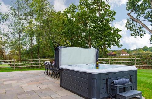 Ashford House | Old Harrow Barn by Bloom Stays