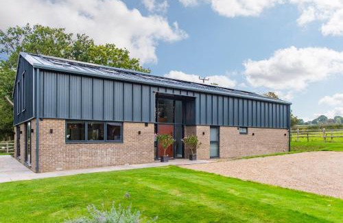 Ashford House | Old Harrow Barn by Bloom Stays