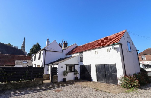 York Cottage | OLD ROOST FARMHOUSE, family friendly, with a garden in York