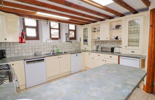 Ravenglass House | OLD SCHOOL MUNCASTER HOUSE, pet friendly, with open fire in Holmrook