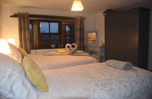 Oldfield Hotel | Old Silent Inn