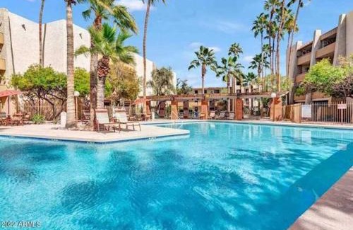 Entertainment District Apartment | Old Town Condo with 2 King Size Suites