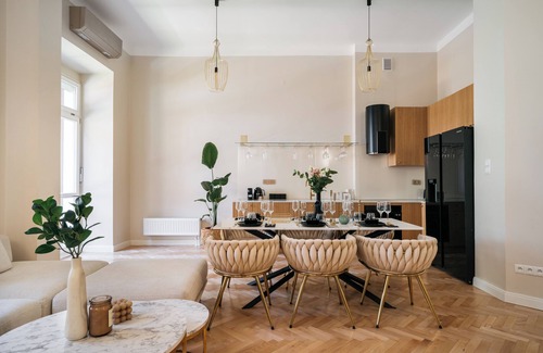 Stradom Apartment | Old Town Oasis - LoftAffair