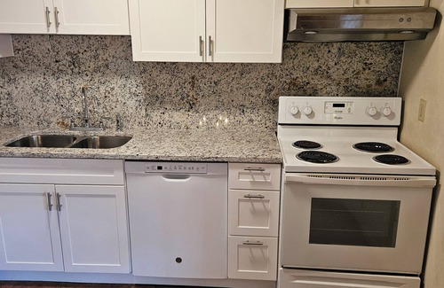 Old Village House | Old Village by the Sea 2 miles to Beach 6 miles to Chs,