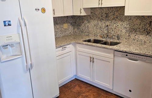 Old Village House | Old Village by the Sea 2 miles to Beach 6 miles to Chs,