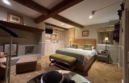 Lyddington Hotel | Old White Hart