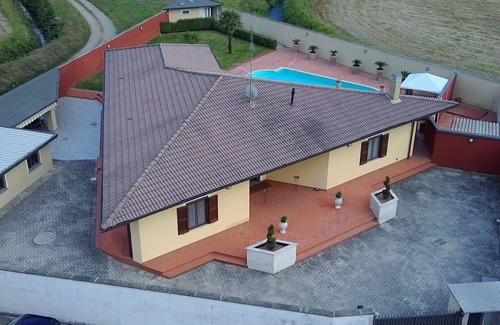 Casaleggio Novara Villa | Oleggio Castello: Living Fashion - Villa Cometa a place of relax in style