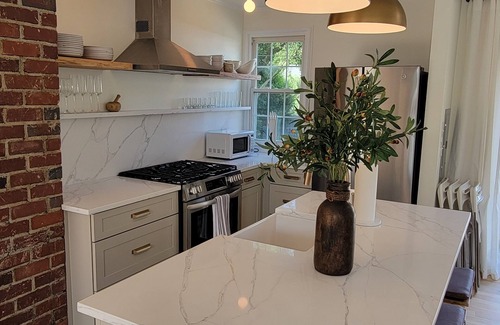 North Charleston House | Olive Branch Cottage, Historic Park Circle, Nearby Restaurants, Breweries & Bars