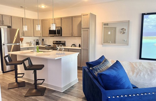 Whitestown Apartment | Oliver Capital - Royal King Bed Theater