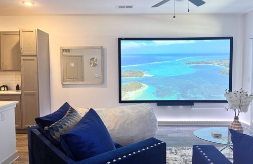 Whitestown Apartment | Oliver Capital - Royal King Bed Theater