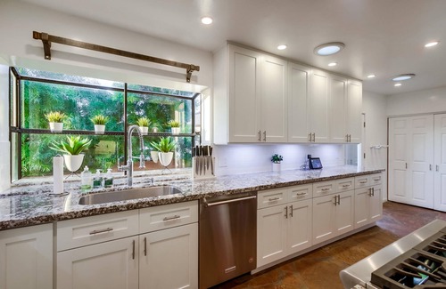 Middletown House | OMG! A BLUE LAGOON IN THE ♥ OF THE CITY? POOL, GAME ROOM, VIEWS, LUXURY