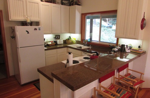 McCloud House | On a Meadow by a Creek in the Shadow of Mt Shasta - Sleeps 8+