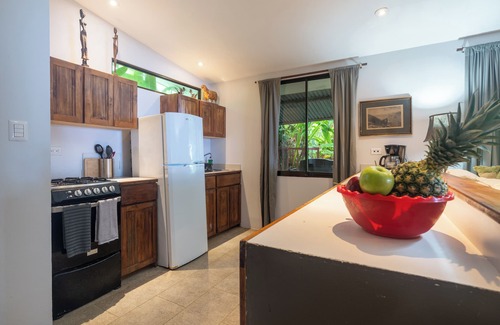 Dominical Cottage | ON THE BEACH! Soaking Tub/Music/Wi-Fi & A/C-Queen Beds AVAILABLE THANKSGIVING!