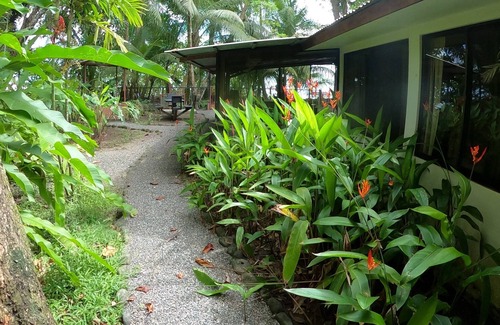 Dominical Cottage | ON THE BEACH! Soaking Tub/Music/Wi-Fi & A/C-Queen Beds AVAILABLE THANKSGIVING!