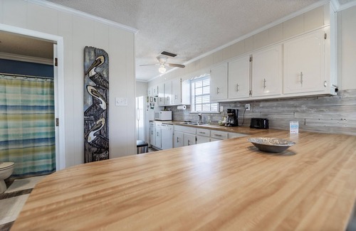 Silver Cay House | On the canal with walking access to bay and gulf! Boat friendly! - Neutral Groun