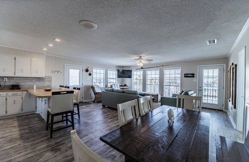 Silver Cay House | On the canal with walking access to bay and gulf! Boat friendly! - Neutral Groun