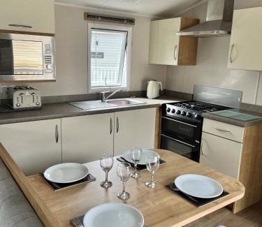 Clacton-on-Sea Resort | On the Lake Weeley