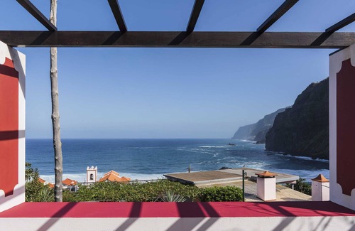 Ponta Delgada House | On the North Coast, by the sea - Casa do Terreiro