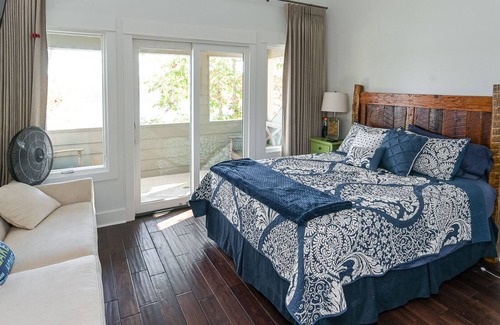 Crane Hill Cottage | On the Rocks, Rock Creek Smith Lake