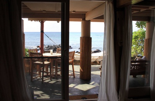 Haleiwa Apartment | ON THE SAND! Chuns Reef Beach House - Oceanfront Studio - A/C - Beach Toys