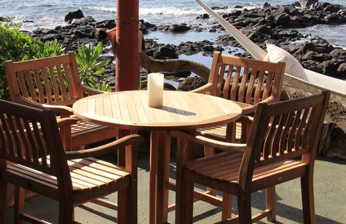 Haleiwa Apartment | ON THE SAND! Chuns Reef Beach House - Oceanfront Studio - A/C - Beach Toys