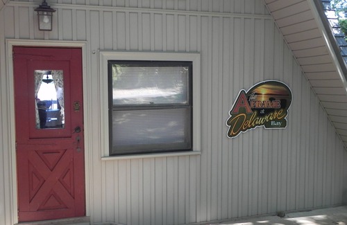 Russellville Cabin | On the Shore of Lake Dardanelle Pet Friendly Waterfront Cabin n